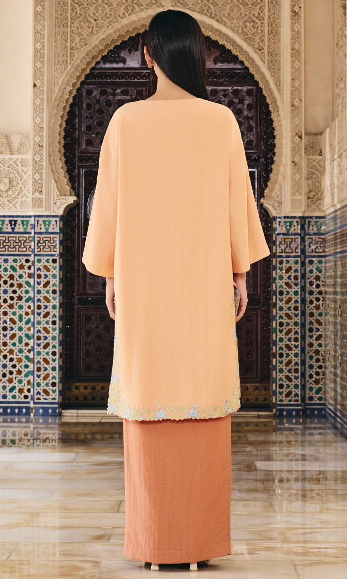Bidasari Kurung in Savanna Orange