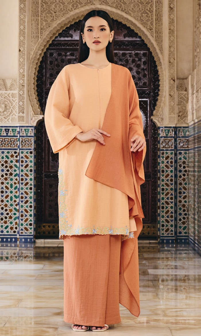 Bidasari Kurung in Savanna Orange