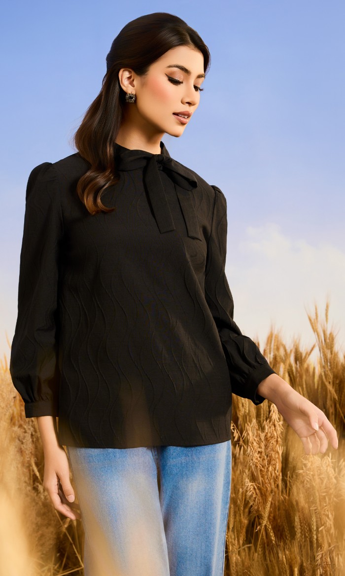 Daisy Top in Pitch Black
