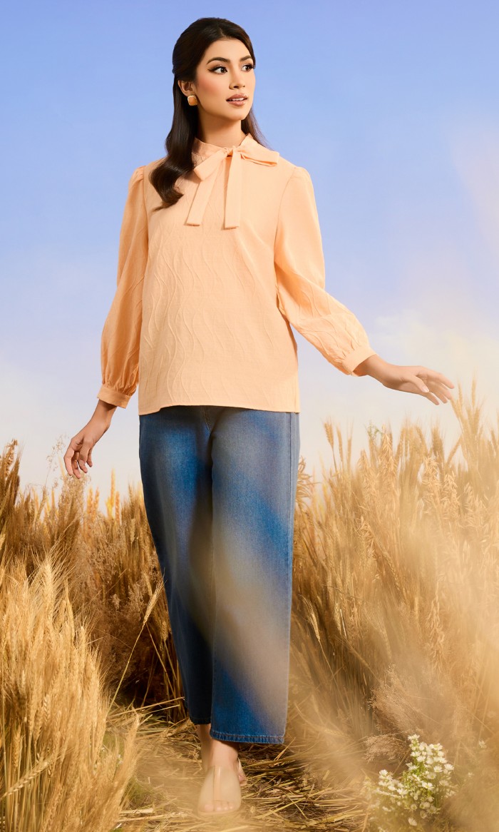 Daisy Top in Crayola Peach