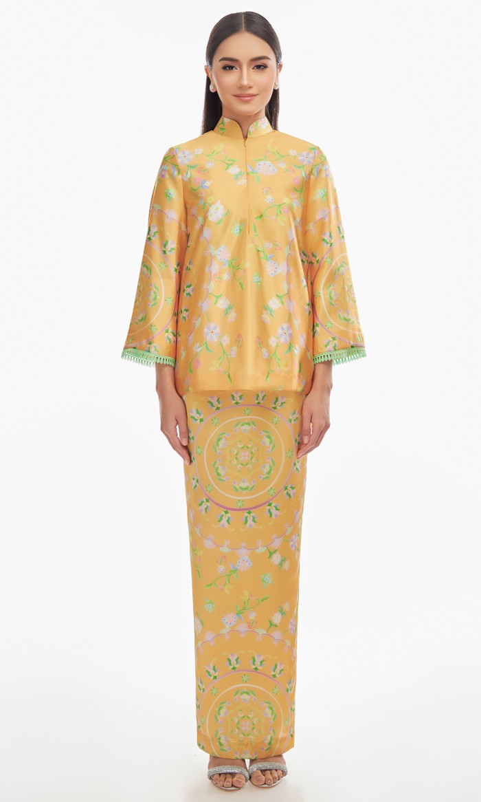 Dharneesya Kurung in Marigold