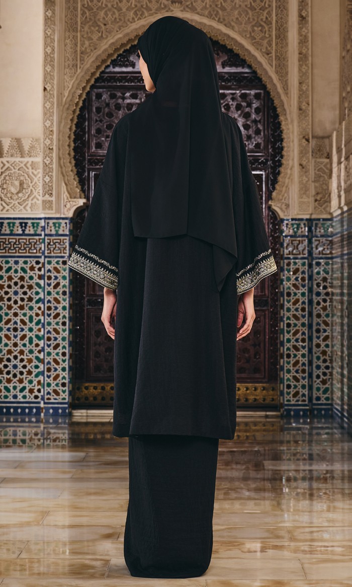 Mareeyam Kurung in Sable Black