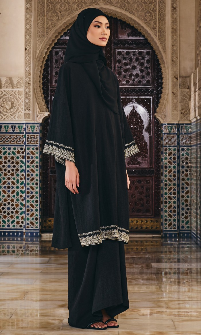 Mareeyam Kurung in Sable Black