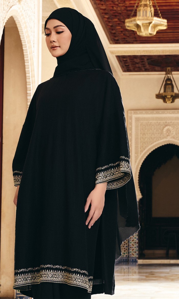 Mareeyam Kurung in Sable Black