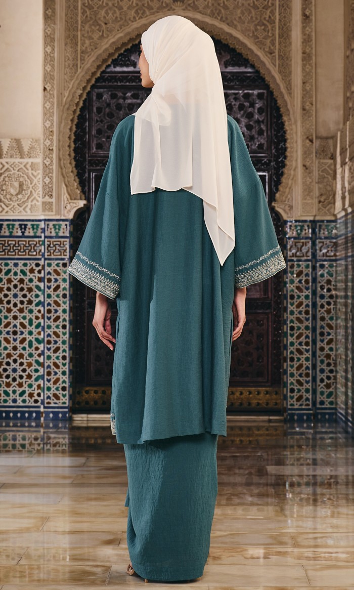 Mareeyam Kurung in Pine Green