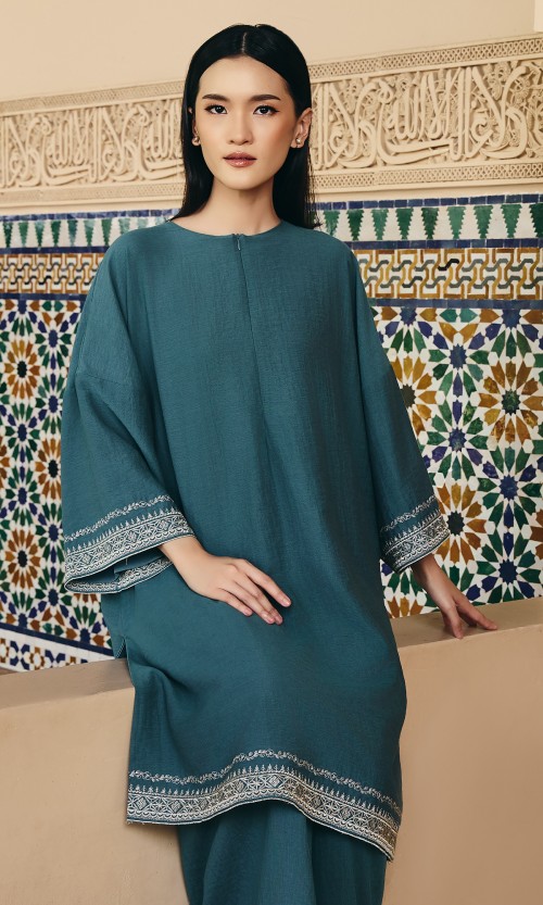 Mareeyam Kurung in Pine Green