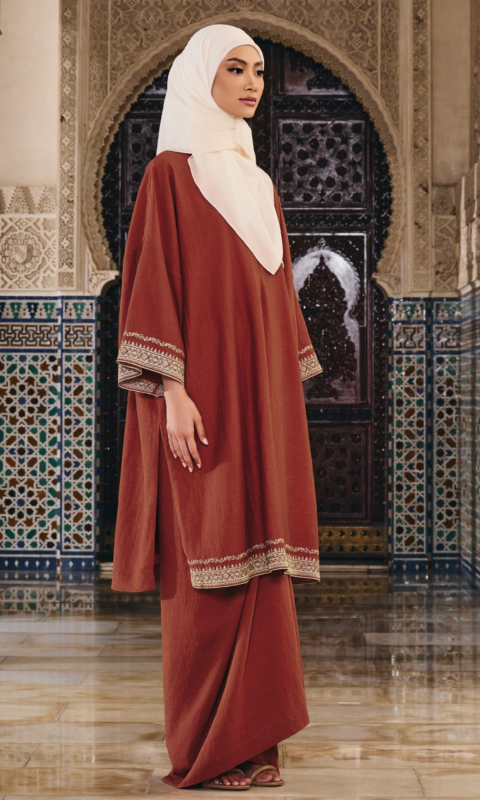 Mareeyam Kurung in Rust Orange
