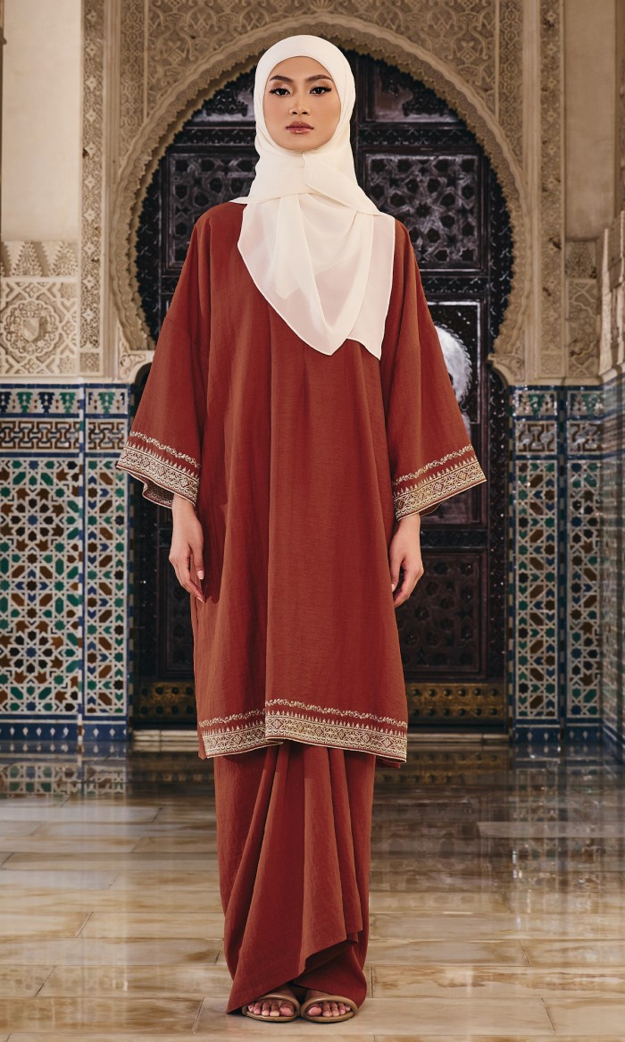 Mareeyam Kurung in Rust Orange