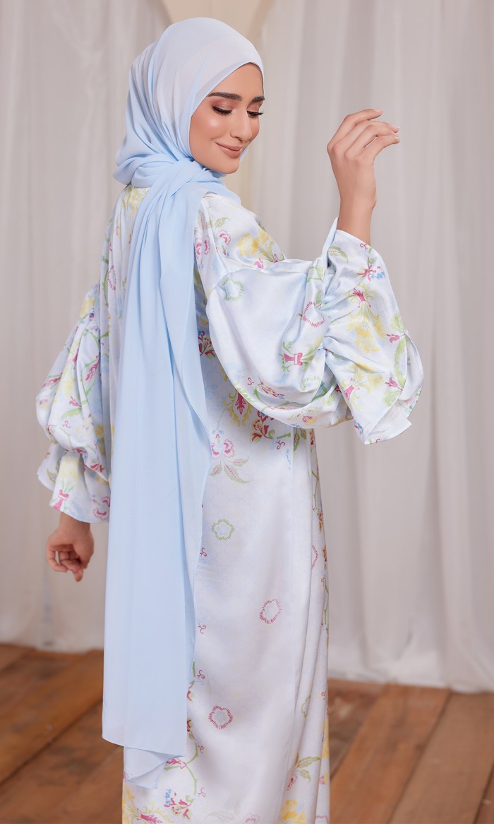 Hanna Kaftan in Ice Blue