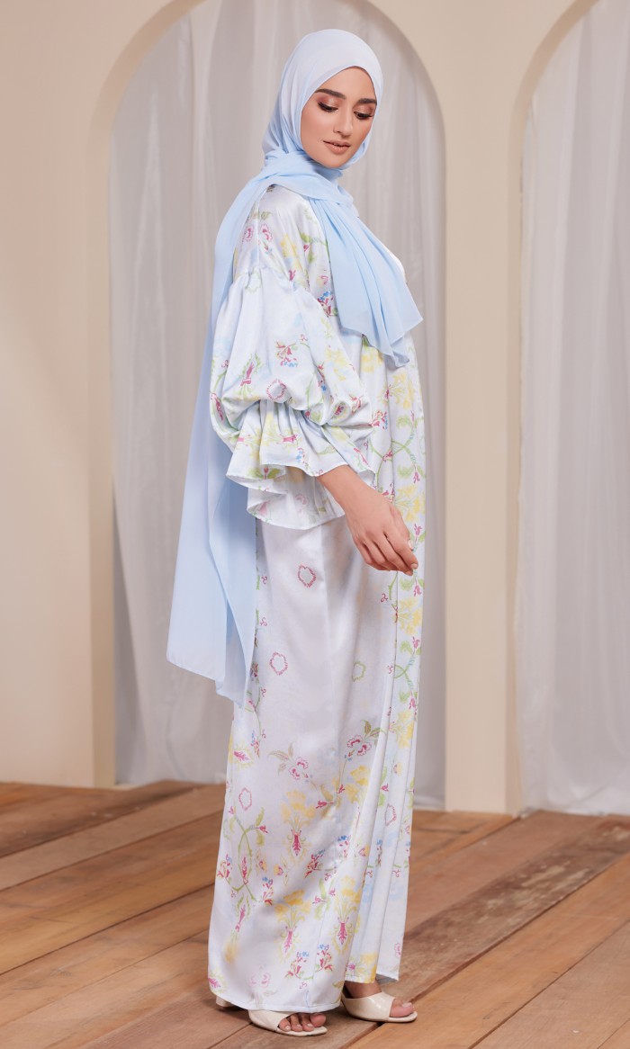 Hanna Kaftan in Ice Blue