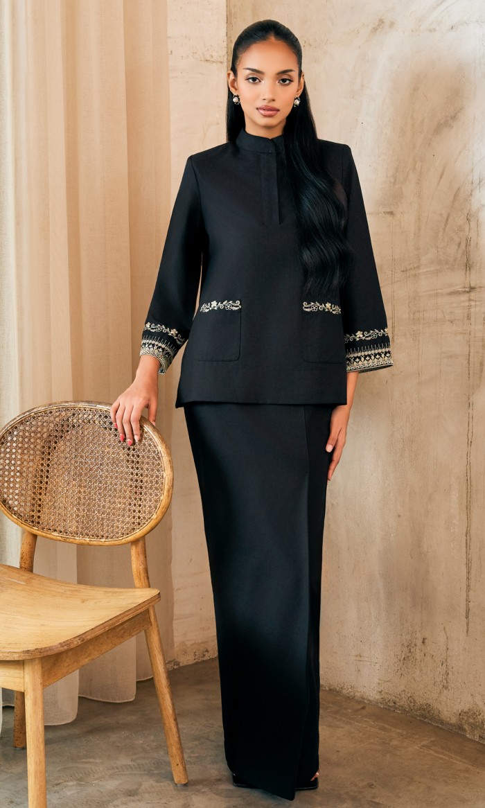Kaseh Kurung in Black