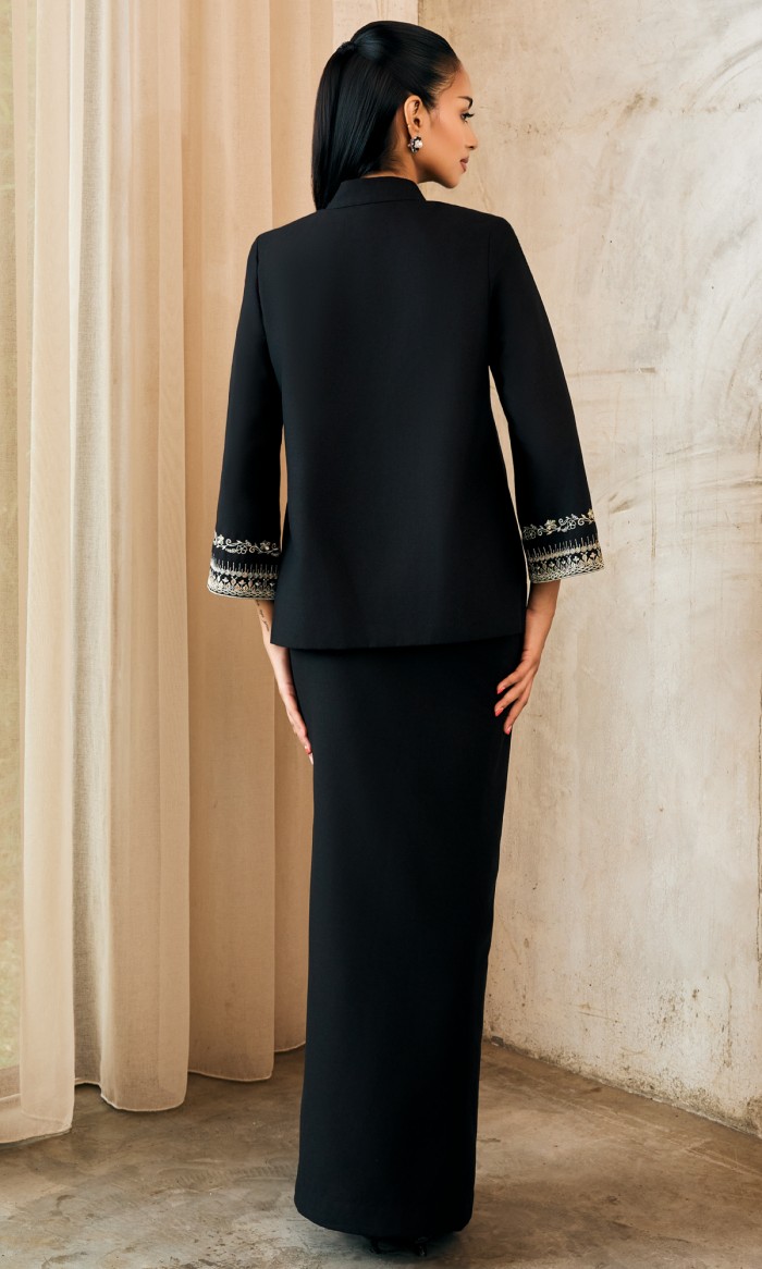 Kaseh Kurung in Black