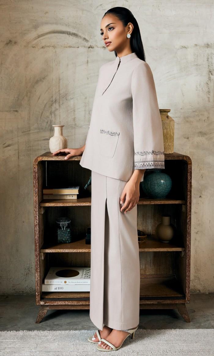 Kaseh Kurung in  Soft Grey