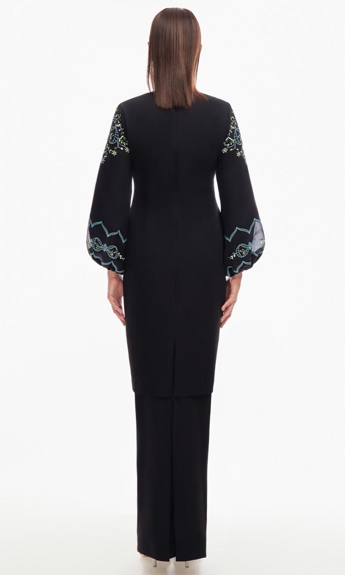 Keoni Kurung in Black