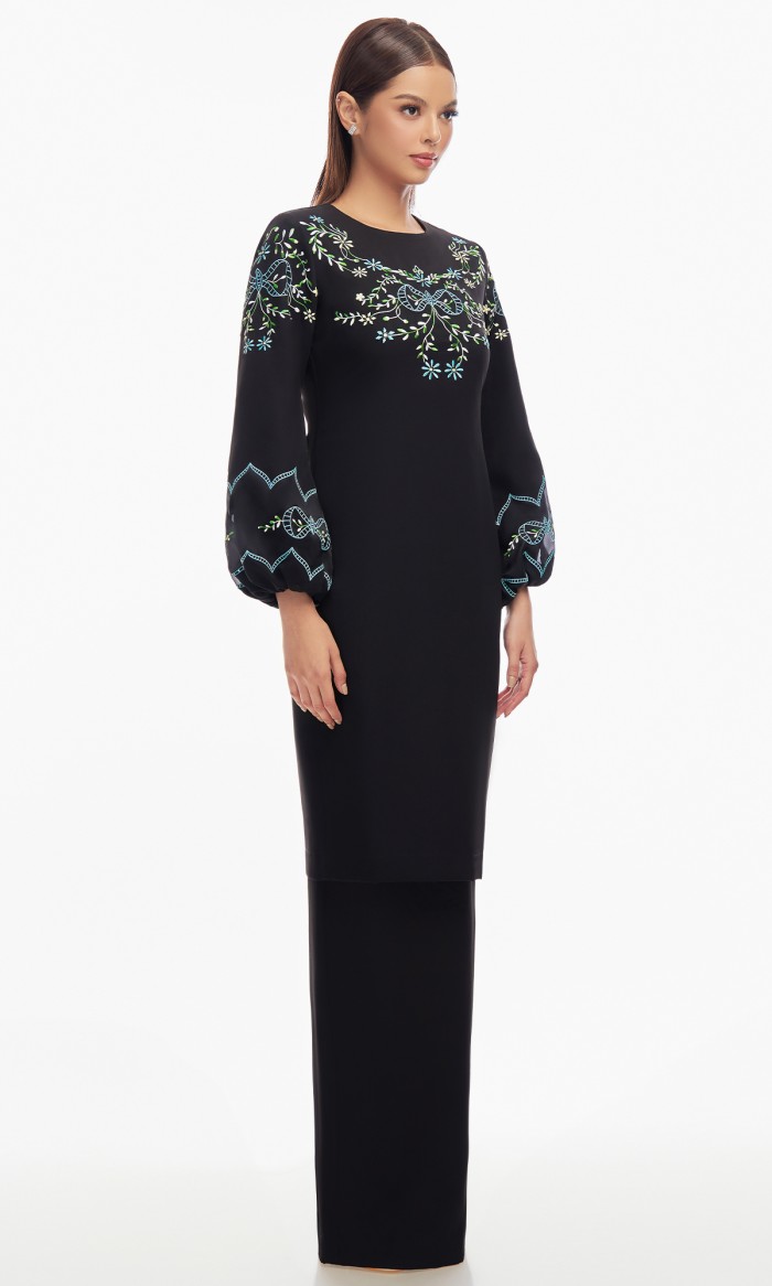 Keoni Kurung in Black