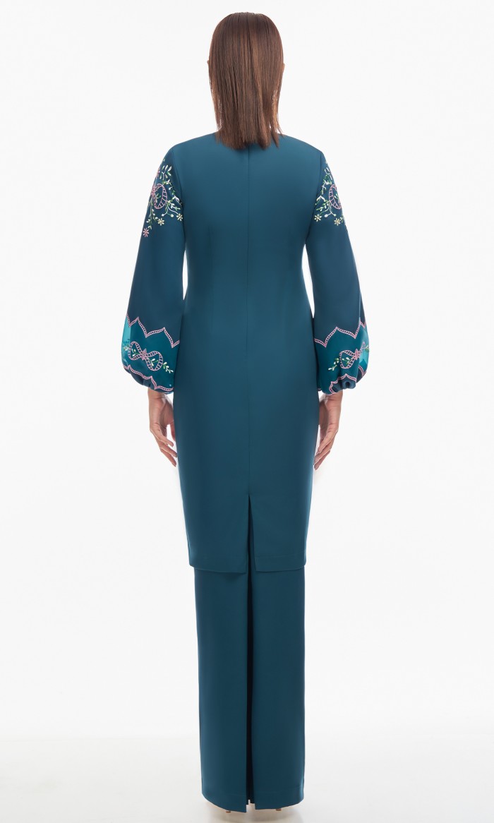 Keoni Kurung in Turqoise