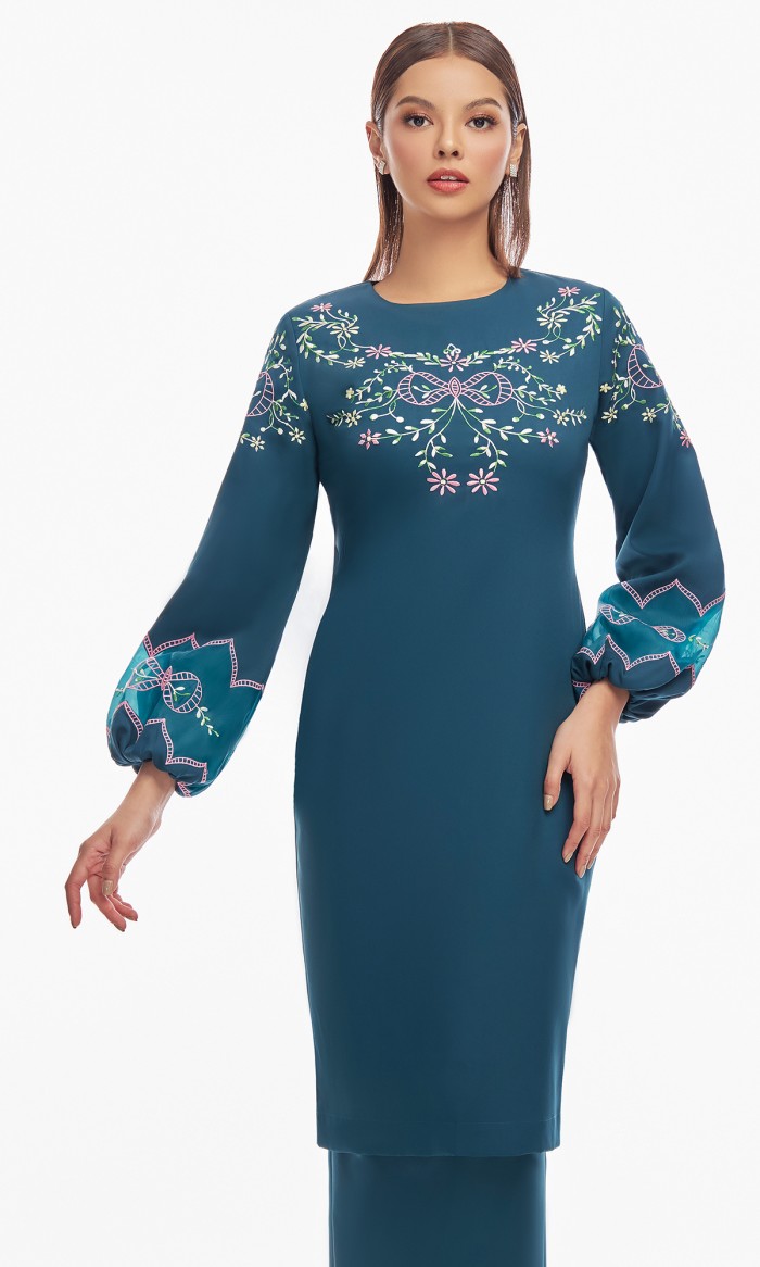 Keoni Kurung in Turqoise