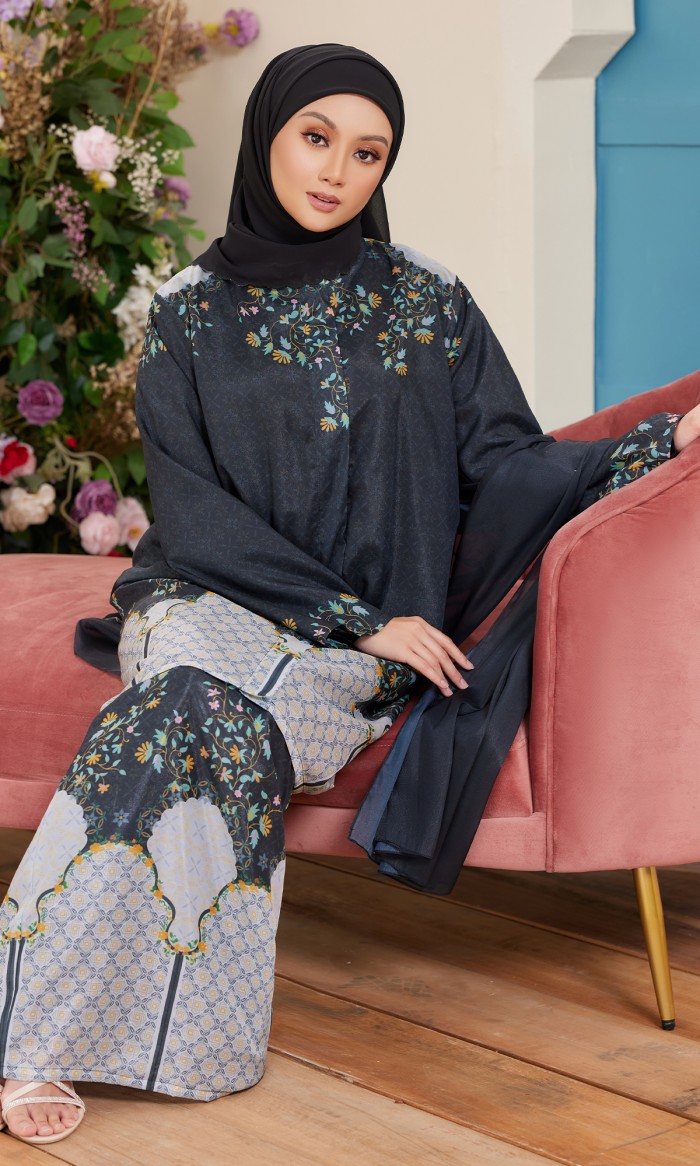 Khadeeja Kurung in Black