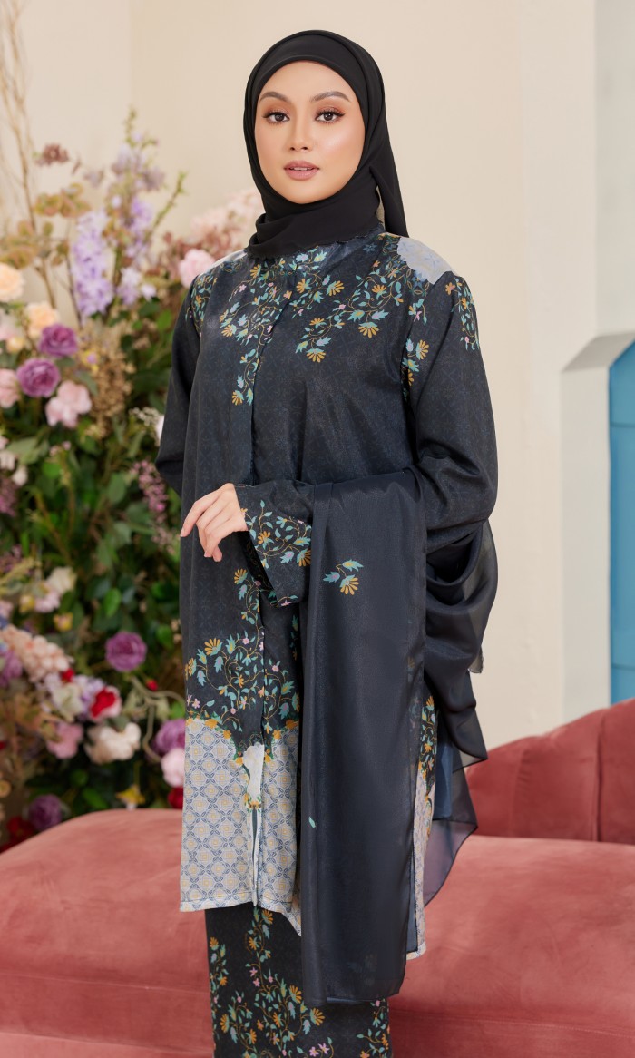 Khadeeja Kurung in Black