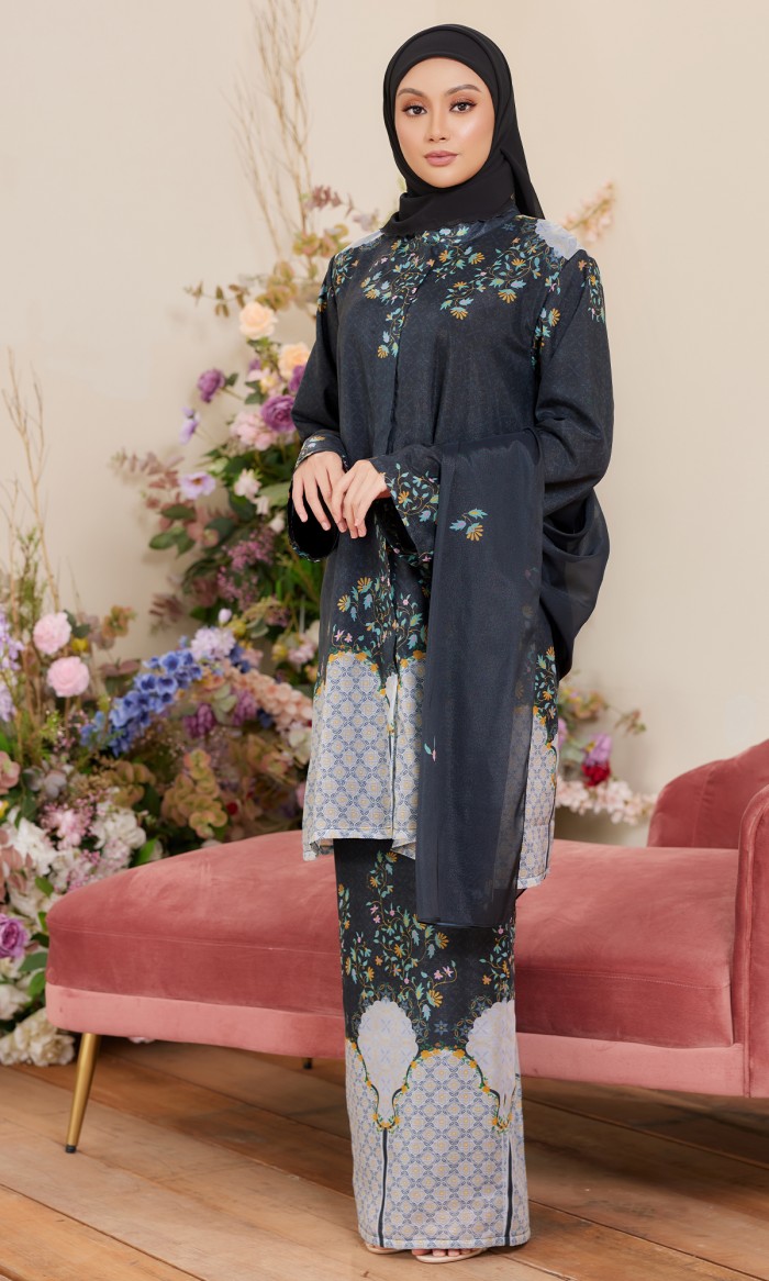 Khadeeja Kurung in Black