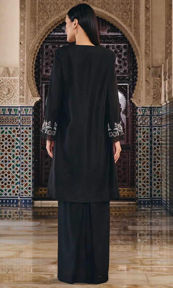 Khaleesya Kurung in Raven Black
