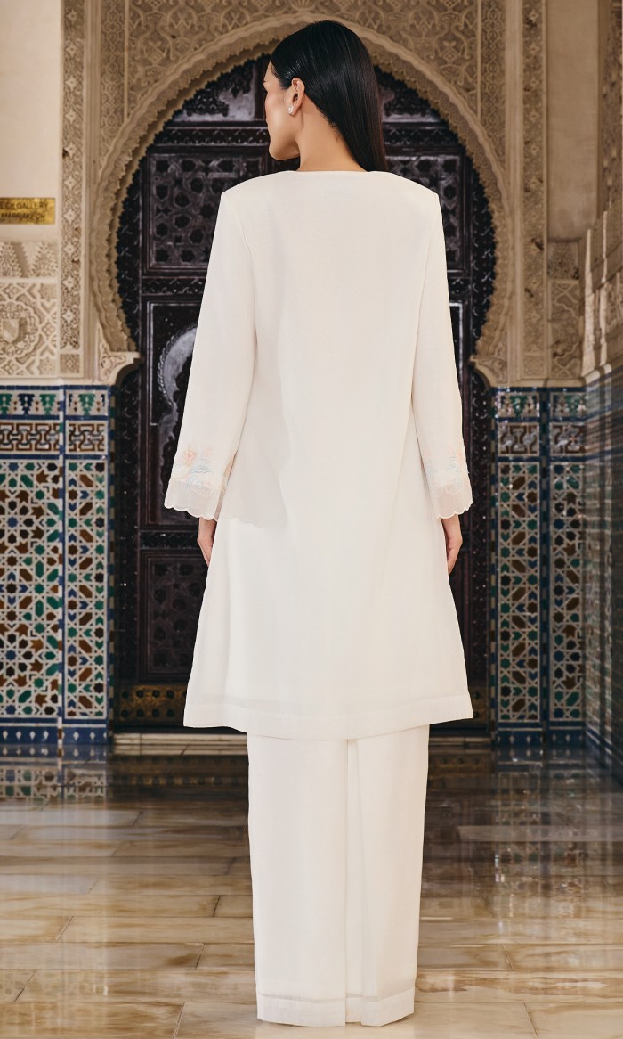 Khaleesya Kurung in Lacey White
