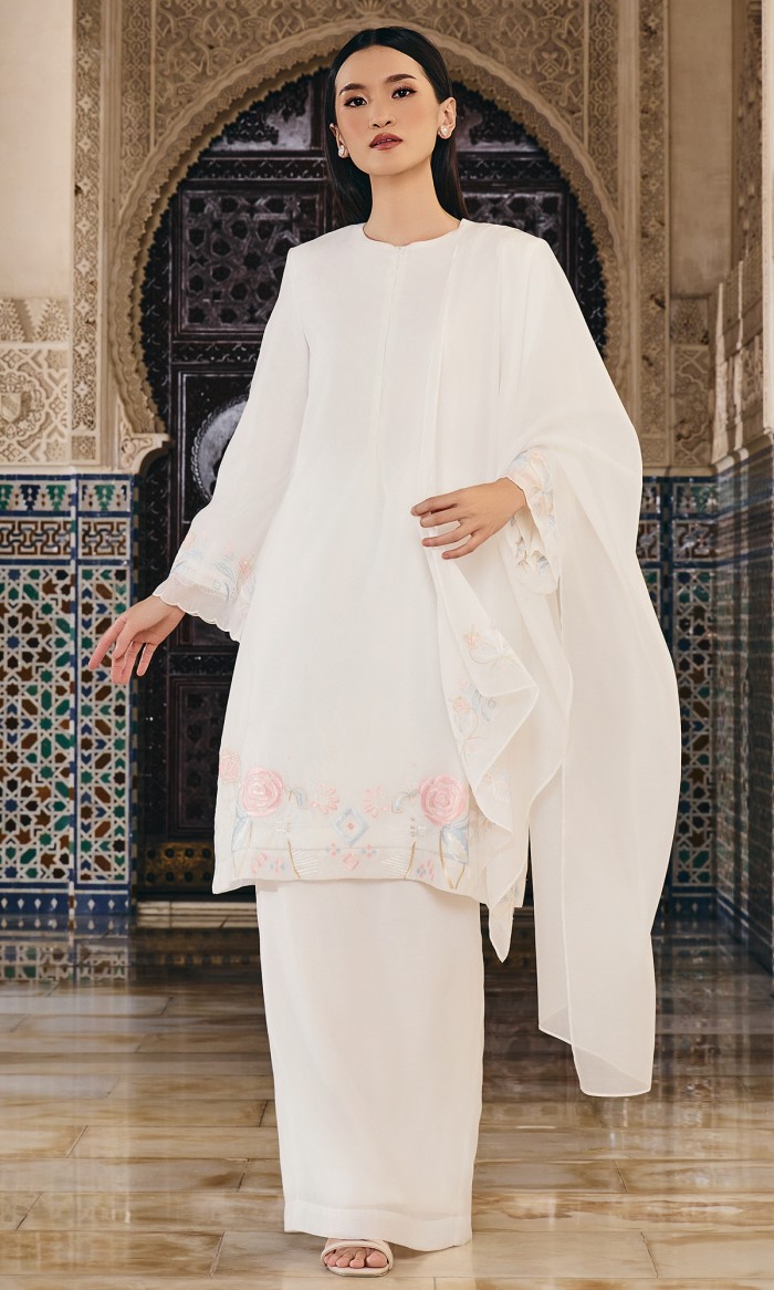 Khaleesya Kurung in Lacey White