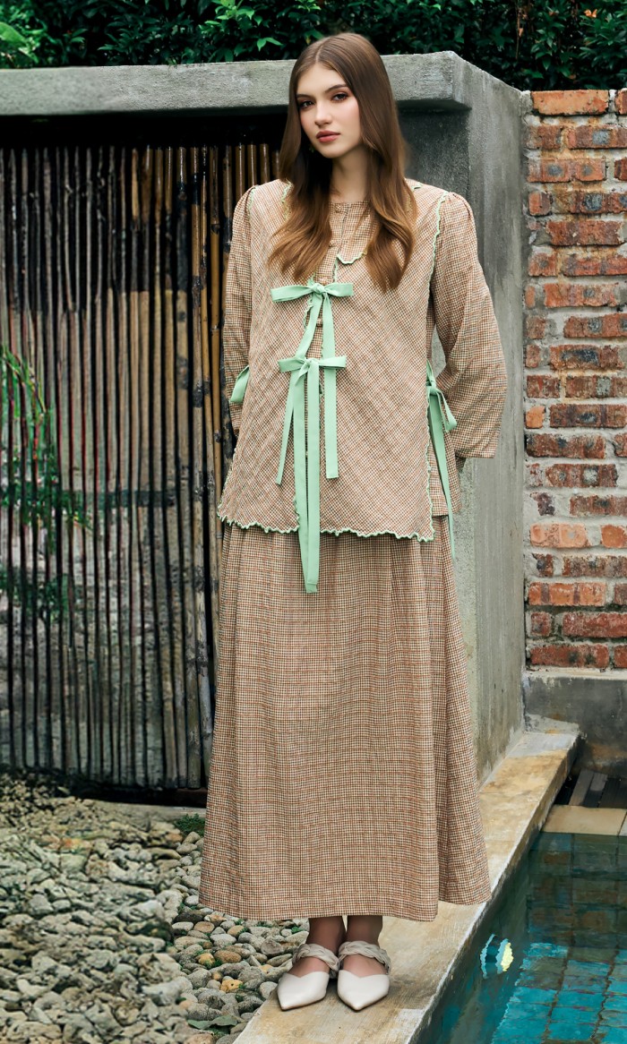 Marlowe Set in Rust Orange
