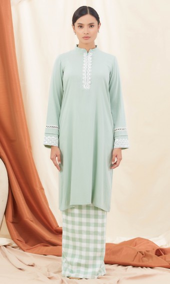 Osanna Kurung in Tea Green